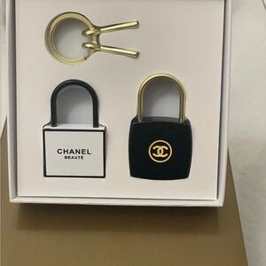 CHANEL 🌟 LA Collection Black and White Lock Set 🔐